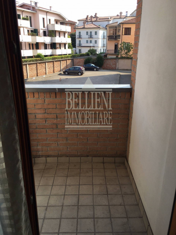 ZONA BANCHE: Grazioso mini appartamento composto da ingresso su soggiorno con angolo cottura, spa...