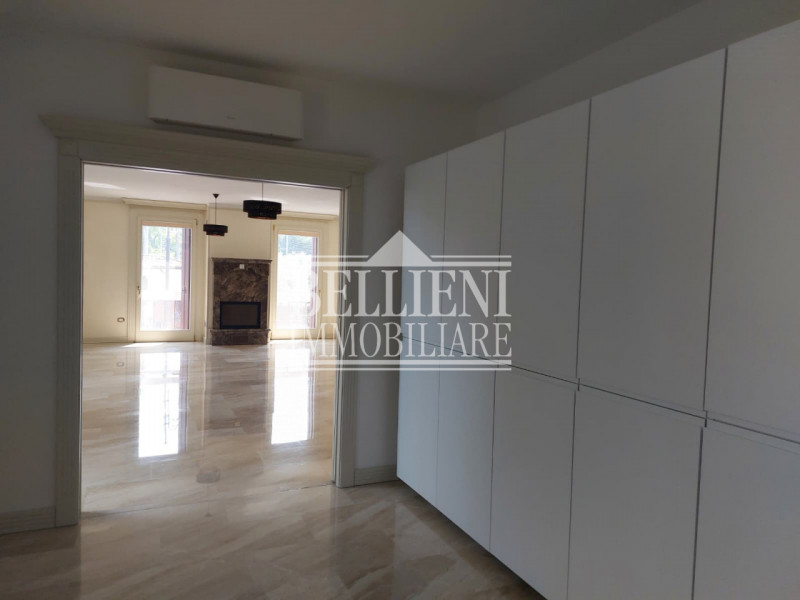 CORSO FOGAZZARO - In un elegante e nuovissimo contesto residenziale di pregio, proponiamo in loca...