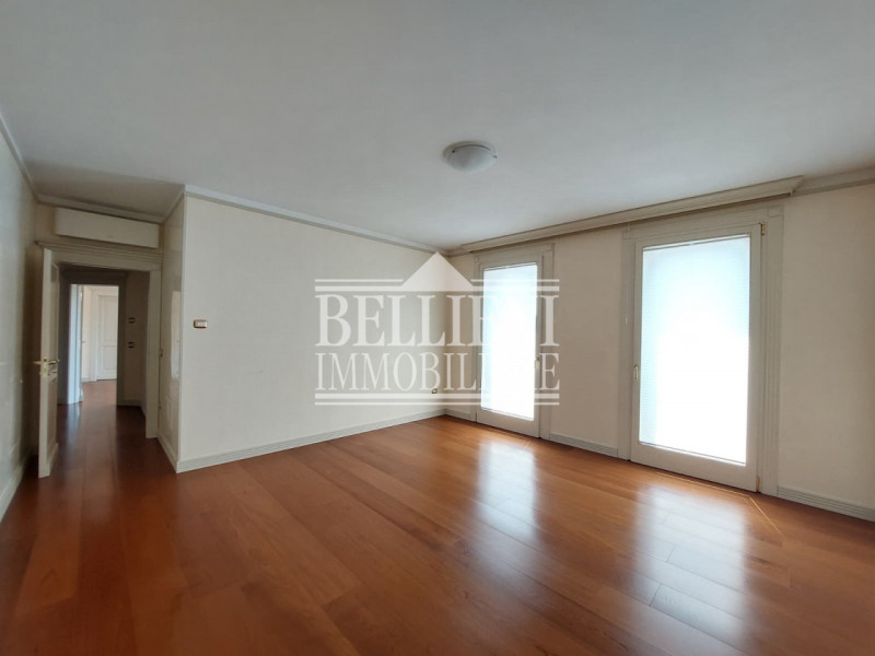 CORSO FOGAZZARO - In un elegante e nuovissimo contesto residenziale di pregio, proponiamo in loca...
