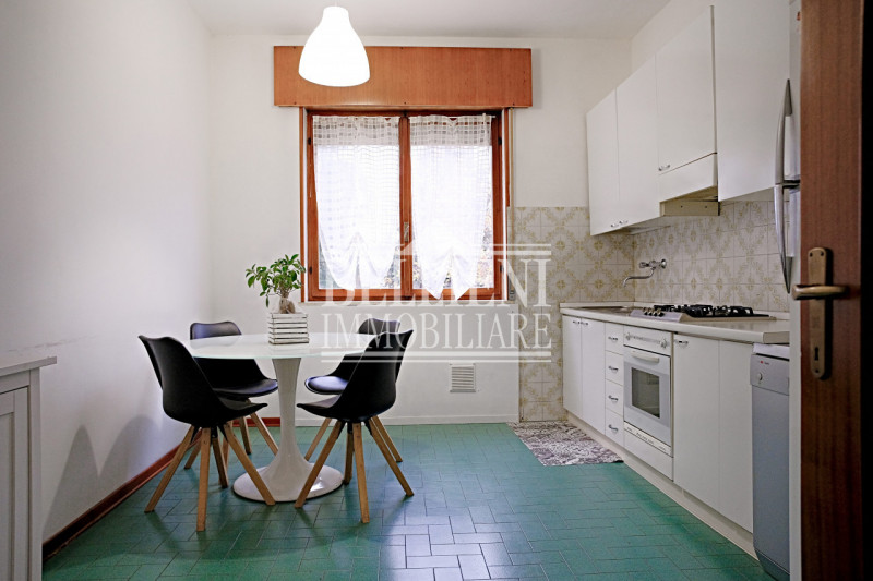 VILLAGGIO DEL SOLE - In contesto tranquillo e lontano dal traffico, proponiamo in locazione un am...