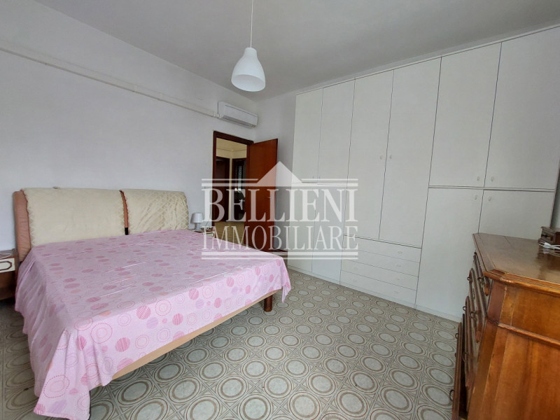 VILLAGGIO DEL SOLE - In contesto tranquillo e lontano dal traffico, proponiamo in locazione un am...