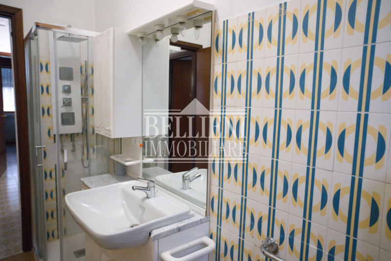 VILLAGGIO DEL SOLE - In contesto tranquillo e lontano dal traffico, proponiamo in locazione un am...