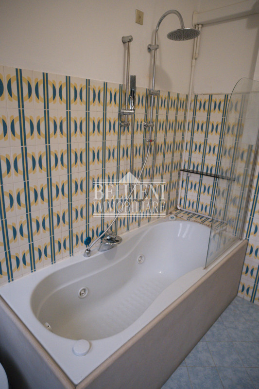 VILLAGGIO DEL SOLE - In contesto tranquillo e lontano dal traffico, proponiamo in locazione un am...