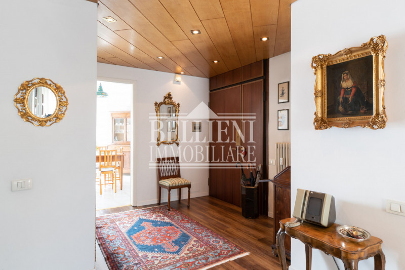 PIAZZALE BOLOGNA- A due passi dalla stazione e da Piazza Castello, ampio appartamento tricamere d...