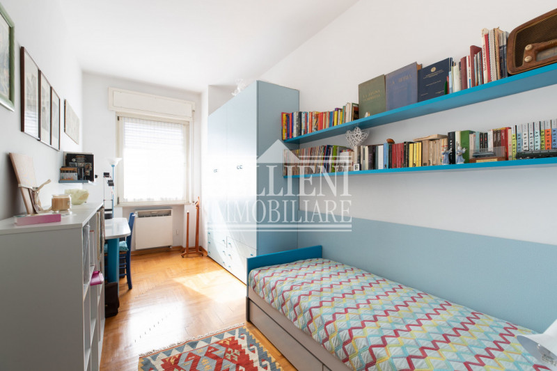 PIAZZALE BOLOGNA- A due passi dalla stazione e da Piazza Castello, ampio appartamento tricamere d...