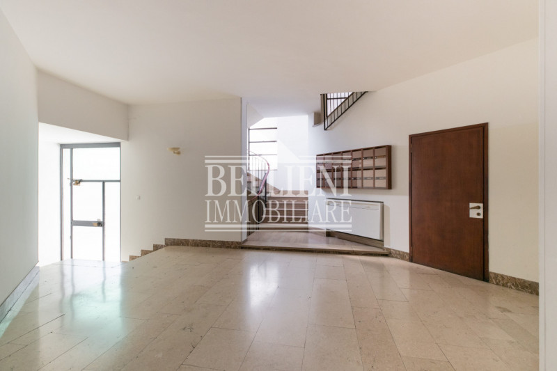 PIAZZALE BOLOGNA- A due passi dalla stazione e da Piazza Castello, ampio appartamento tricamere d...