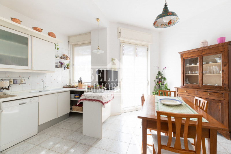 PIAZZALE BOLOGNA- A due passi dalla stazione e da Piazza Castello, ampio appartamento tricamere d...