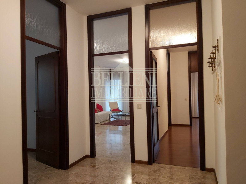 VICENZA: nel cuore della città, comodo alla stazione dei treni, spazioso e luminoso appartamento ...