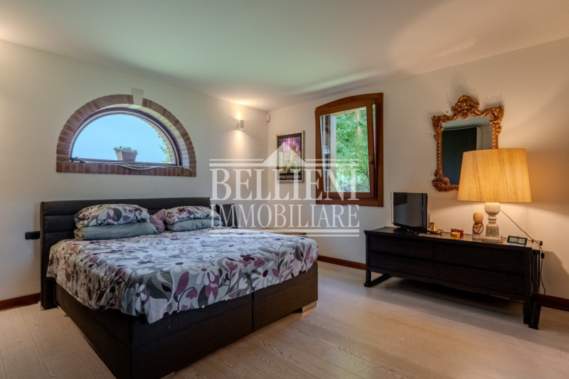 ARCUGNANO: Villa unifamiliare in stile rustico, elegante e completamente ristrutturata nel 2013 c...