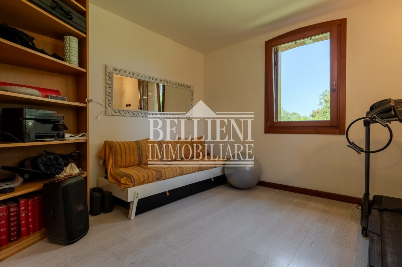 ARCUGNANO: Villa unifamiliare in stile rustico, elegante e completamente ristrutturata nel 2013 c...