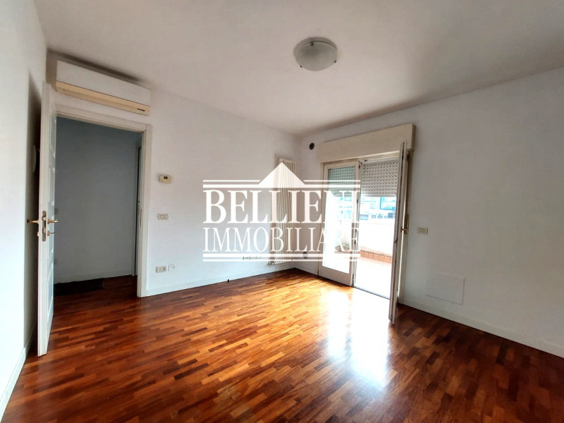 VIALE TRIESTE: in recente palazzina e con affaccio sul verde, proponiamo in locazione un curato a...