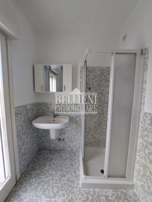 VIALE TRIESTE: in recente palazzina e con affaccio sul verde, proponiamo in locazione un curato a...