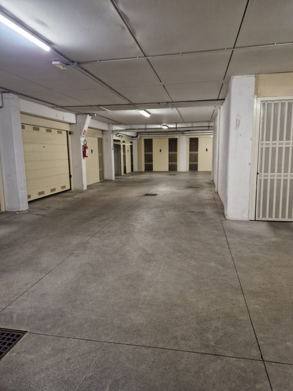 CORSO PADOVA - Alla fine di Corso Padova e vicino alla zona di Sant'Andrea disponiamo di un garag...