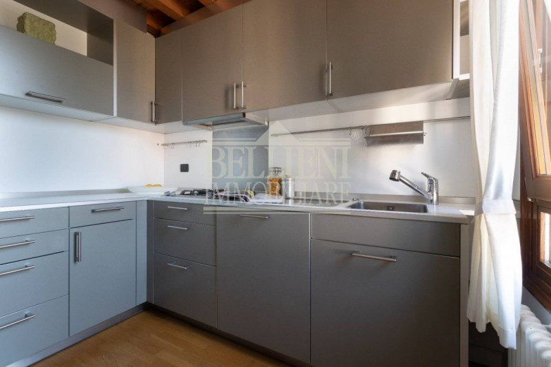 PONTE DEGLI ANGELI: in elegante contesto di un Palazzo Storico, disponiamo di prestigioso bicamer...