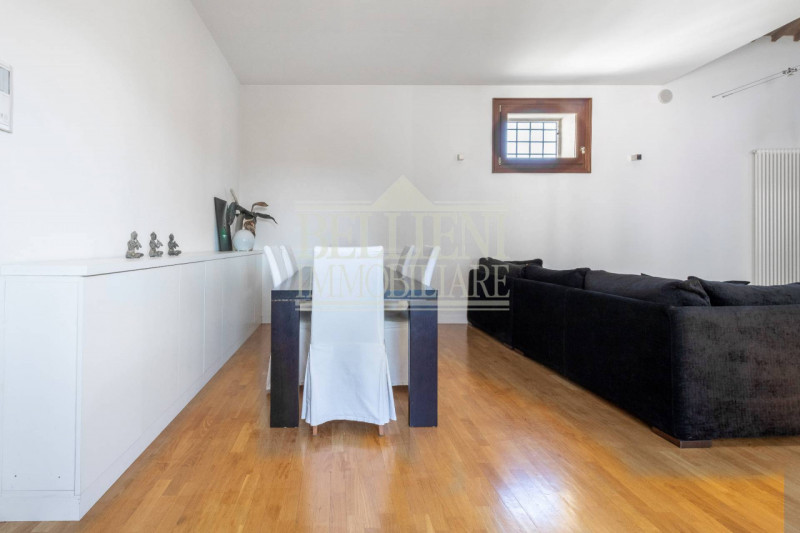 PONTE DEGLI ANGELI: in elegante contesto di un Palazzo Storico, disponiamo di prestigioso bicamer...