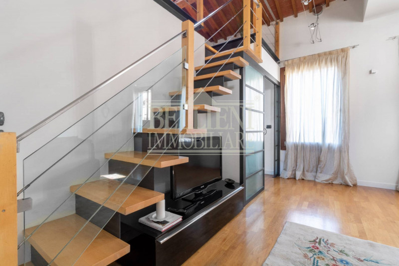 PONTE DEGLI ANGELI: in elegante contesto di un Palazzo Storico, disponiamo di prestigioso bicamer...