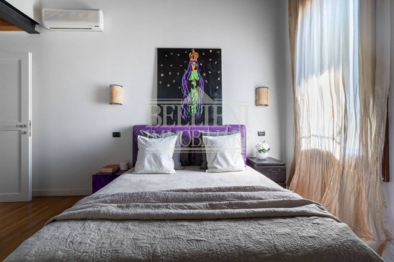 PONTE DEGLI ANGELI: in elegante contesto di un Palazzo Storico, disponiamo di prestigioso bicamer...