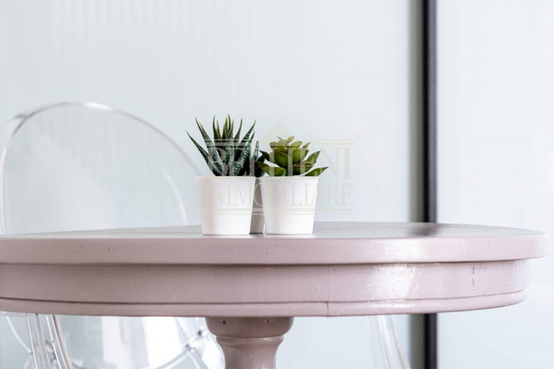 PONTE DEGLI ANGELI: in elegante contesto di un Palazzo Storico, disponiamo di prestigioso bicamer...