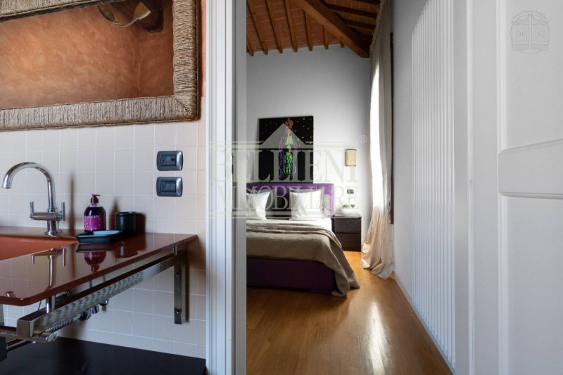 PONTE DEGLI ANGELI: in elegante contesto di un Palazzo Storico, disponiamo di prestigioso bicamer...
