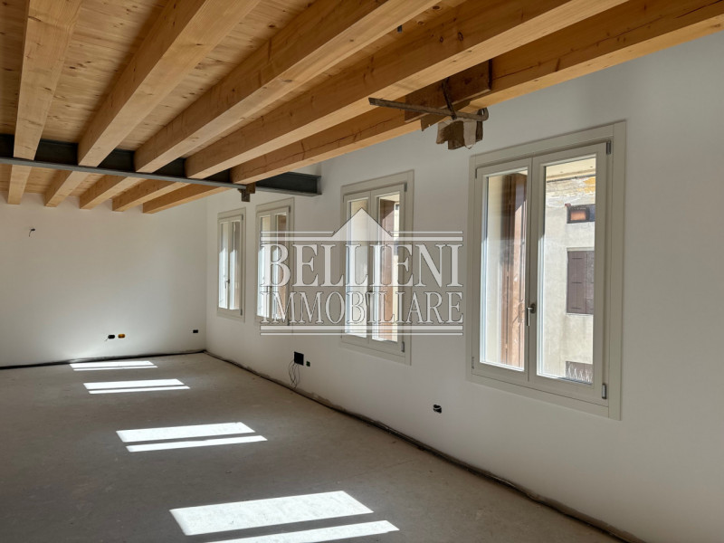 CENTRO STORICO: Nel cuore della città di Vicenza, è stata fatta opera di restauro integrale di un...