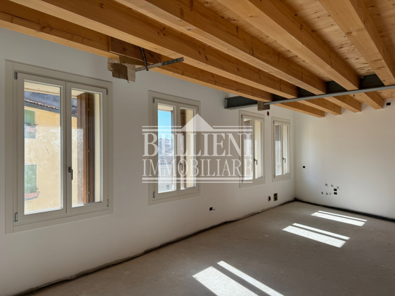 CENTRO STORICO: Nel cuore della città di Vicenza, è stata fatta opera di restauro integrale di un...