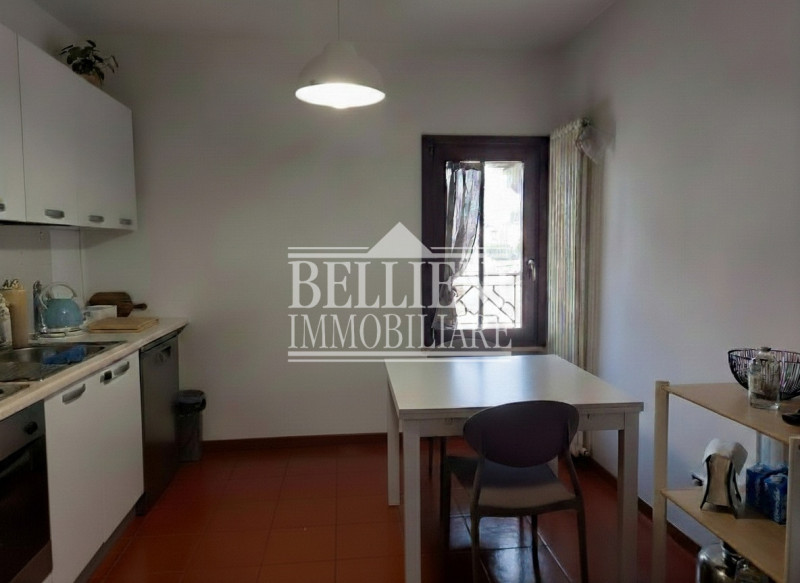 ZONA FERROVIERI: In curato condominio di solo tre unità abitative, proponiamo in locazione un amp...