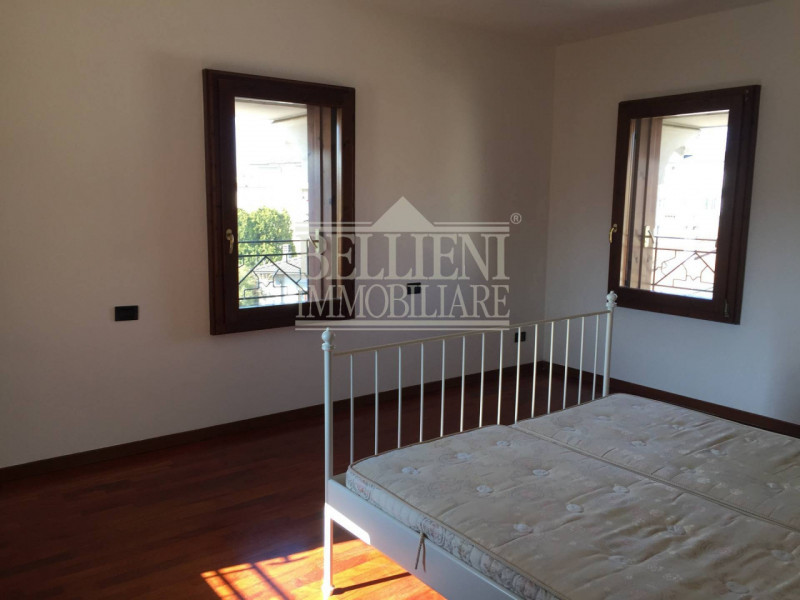 ZONA FERROVIERI: In curato condominio di solo tre unità abitative, proponiamo in locazione un amp...