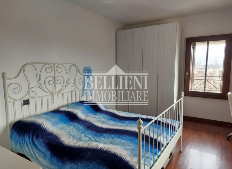 ZONA FERROVIERI: In curato condominio di solo tre unità abitative, proponiamo in locazione un amp...