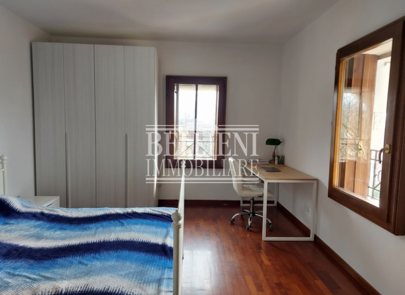 ZONA FERROVIERI: In curato condominio di solo tre unità abitative, proponiamo in locazione un amp...