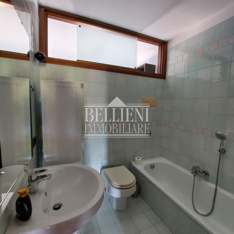 ZONA FERROVIERI: In curato condominio di solo tre unità abitative, proponiamo in locazione un amp...