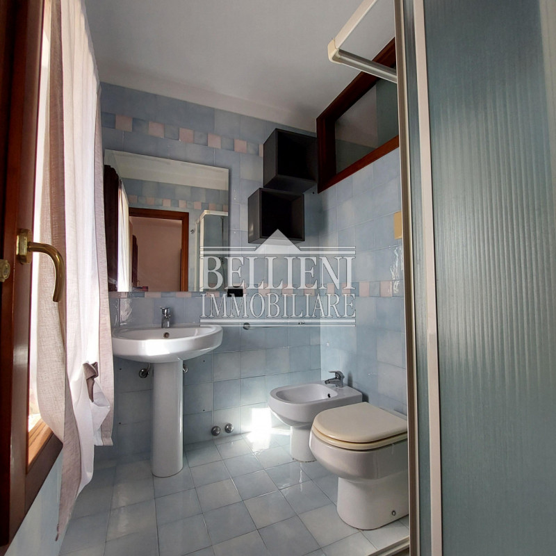 ZONA FERROVIERI: In curato condominio di solo tre unità abitative, proponiamo in locazione un amp...