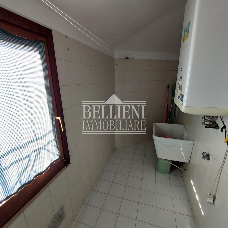 ZONA FERROVIERI: In curato condominio di solo tre unità abitative, proponiamo in locazione un amp...