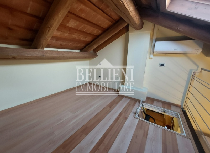 OSPEDALETTO - In villa settecentesca, immersa nel verde, proponiamo spazioso mini appartamento ar...