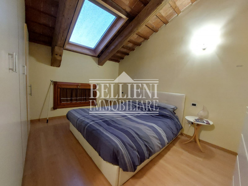 OSPEDALETTO - In villa settecentesca, immersa nel verde, proponiamo spazioso mini appartamento ar...