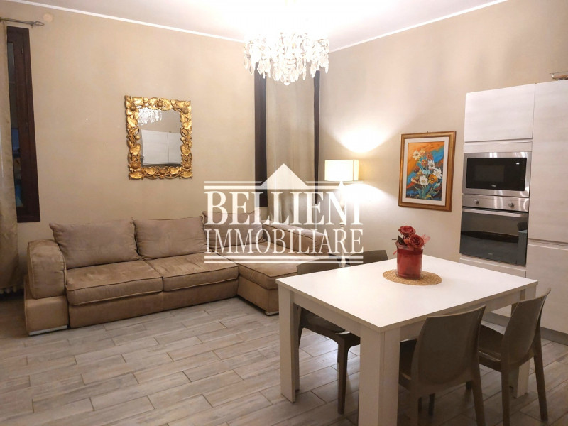 PIAZZA DEI SIGNORI: Nel cuore del centro storico di Vicenza in prestigioso palazzo storico, splen...