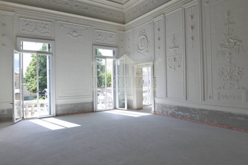 CENTRO STORICO- L'antico ed elegante Palazzo Bonin Schiavetto è situato nel cuore di Vicenza, all...