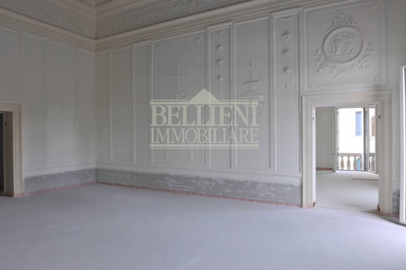 CENTRO STORICO- L'antico ed elegante Palazzo Bonin Schiavetto è situato nel cuore di Vicenza, all...