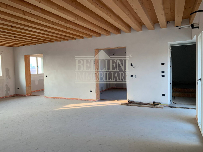 CENTRO STORICO- L'antico ed elegante Palazzo Bonin Schiavetto è situato nel cuore di Vicenza, ad ...