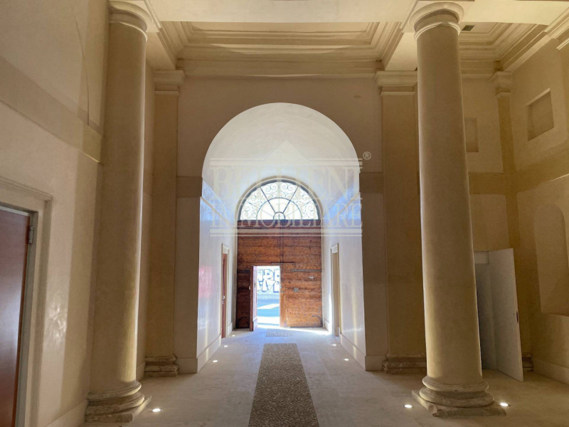 CENTRO STORICO- L'antico ed elegante Palazzo Bonin Schiavetto è situato nel cuore di Vicenza, ad ...