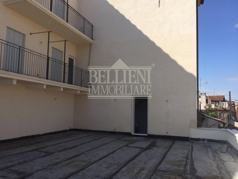 CENTRO STORICO- L'antico ed elegante Palazzo Bonin Schiavetto è situato nel cuore di Vicenza, ad ...