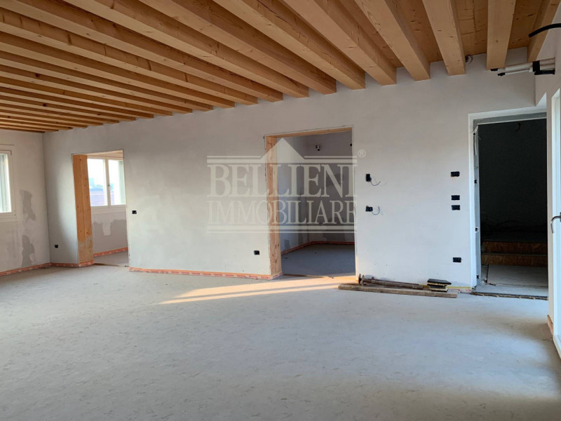 CENTRO STORICO- L'antico ed elegante Palazzo Bonin Schiavetto è situato nel cuore di Vicenza, ad ...