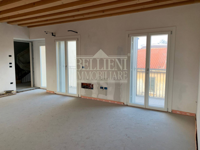 CENTRO STORICO- L'antico ed elegante Palazzo Bonin Schiavetto è situato nel cuore di Vicenza, ad ...