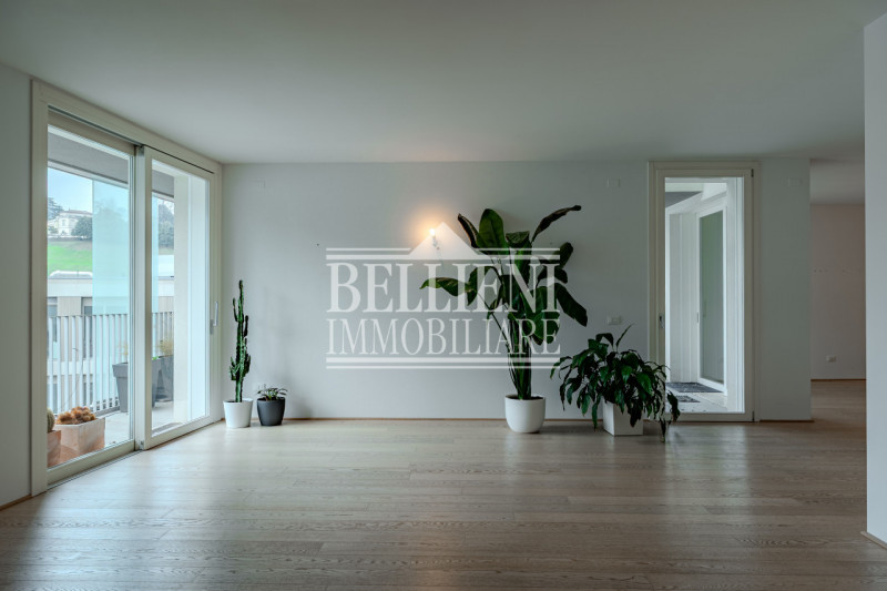 BORGO BERGA - Ai piedi di Monte Berico e a 5 minuti dal Centro Storico, disponiamo di un prestigi...