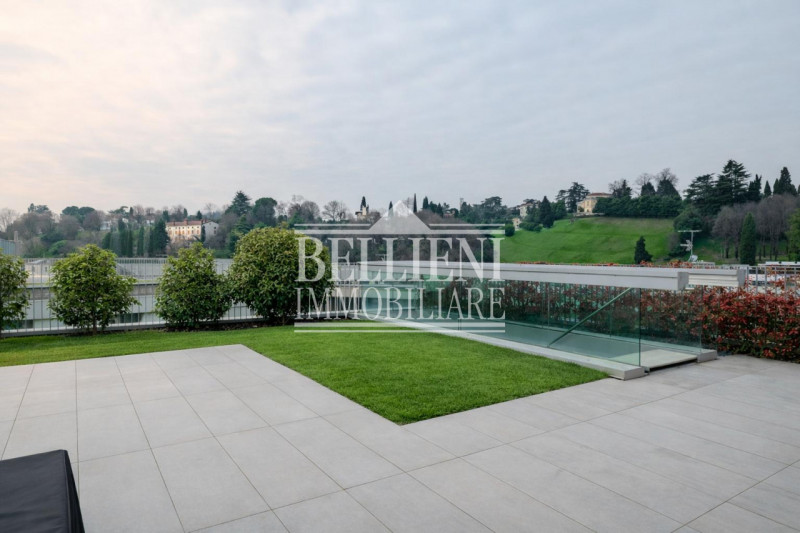 BORGO BERGA - Nel rinomato quartiere di Borgo Berga, ai piedi della suggestiva collina di Monte B...