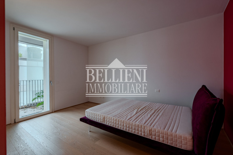 BORGO BERGA - Ai piedi di Monte Berico e a 5 minuti dal Centro Storico, disponiamo di un prestigi...