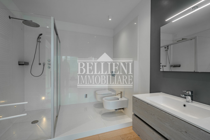 BORGO BERGA - Nel rinomato quartiere di Borgo Berga, ai piedi della suggestiva collina di Monte B...