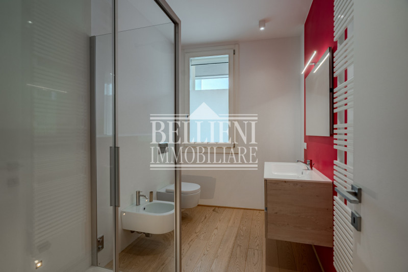 BORGO BERGA - Nel rinomato quartiere di Borgo Berga, ai piedi della suggestiva collina di Monte B...