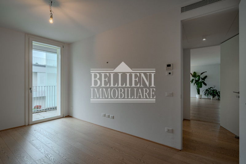 BORGO BERGA - Nel rinomato quartiere di Borgo Berga, ai piedi della suggestiva collina di Monte B...