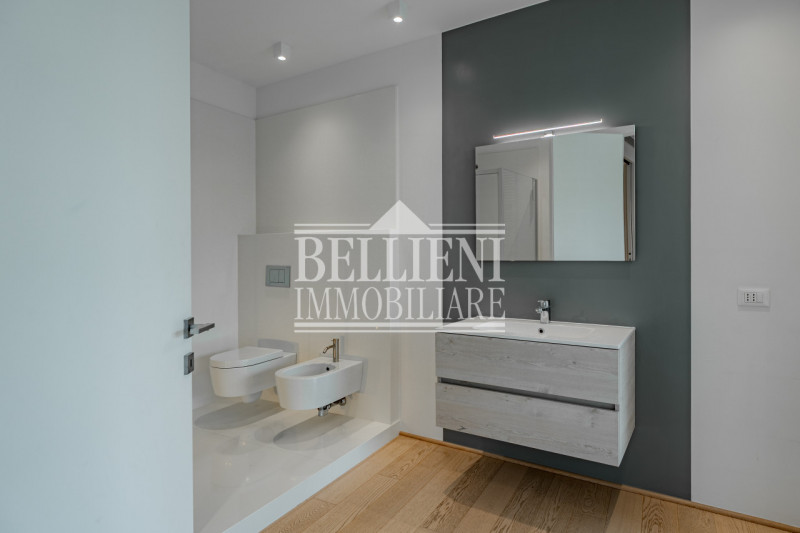 BORGO BERGA - Nel rinomato quartiere di Borgo Berga, ai piedi della suggestiva collina di Monte B...