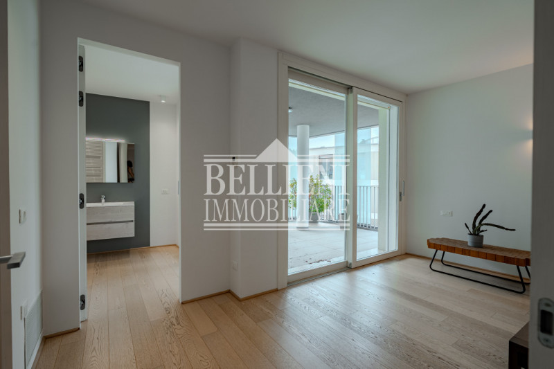 BORGO BERGA - Nel rinomato quartiere di Borgo Berga, ai piedi della suggestiva collina di Monte B...